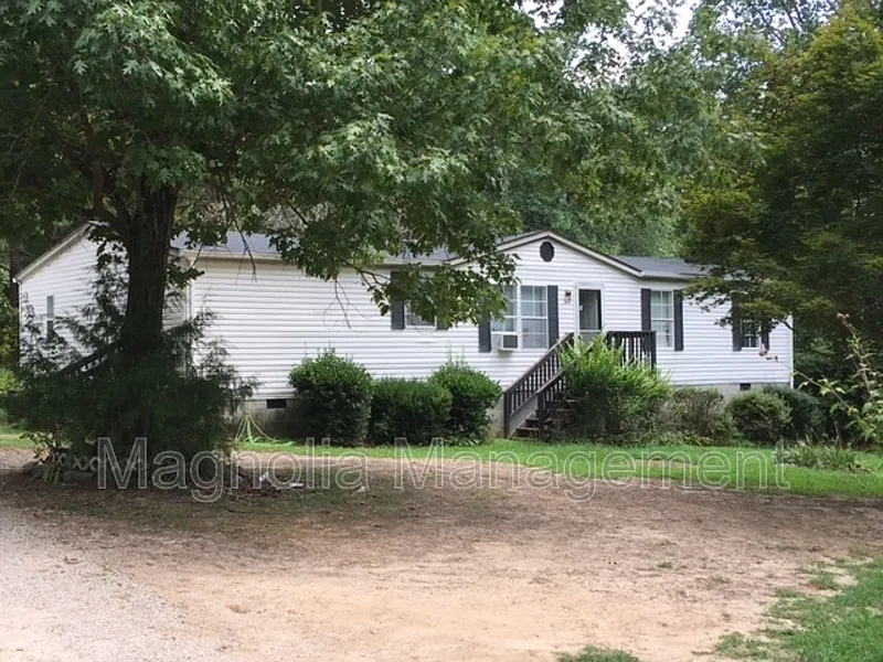 4 bed, 2.0 bath, $1,495 — Photo 1