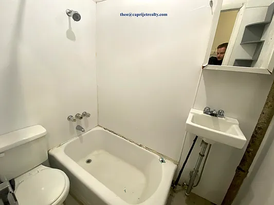 Rented by Capri Jet Realty Corp | media 5