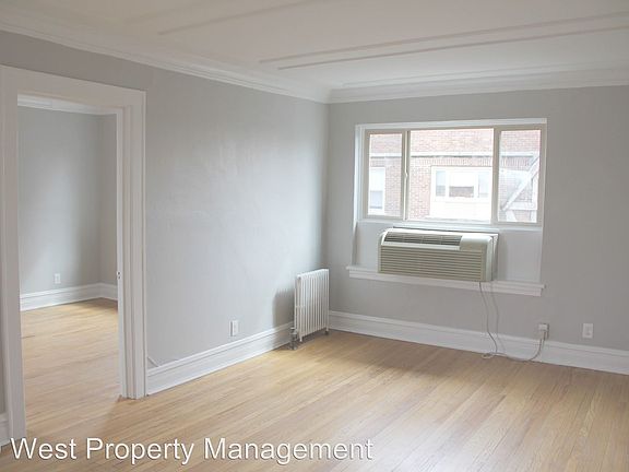 5th image of 430 N Park Blvd APT 3