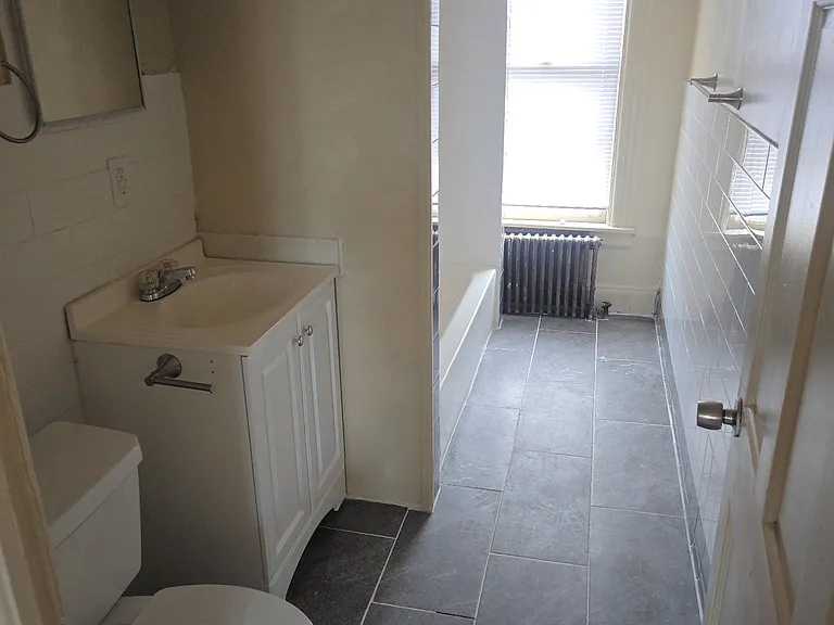 524 Jefferson Ave #6 — Photo 3
