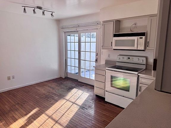 5th image of 441 Monmouth Dr