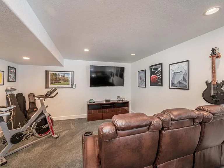 4220 Ravenna Pl — Photo 33