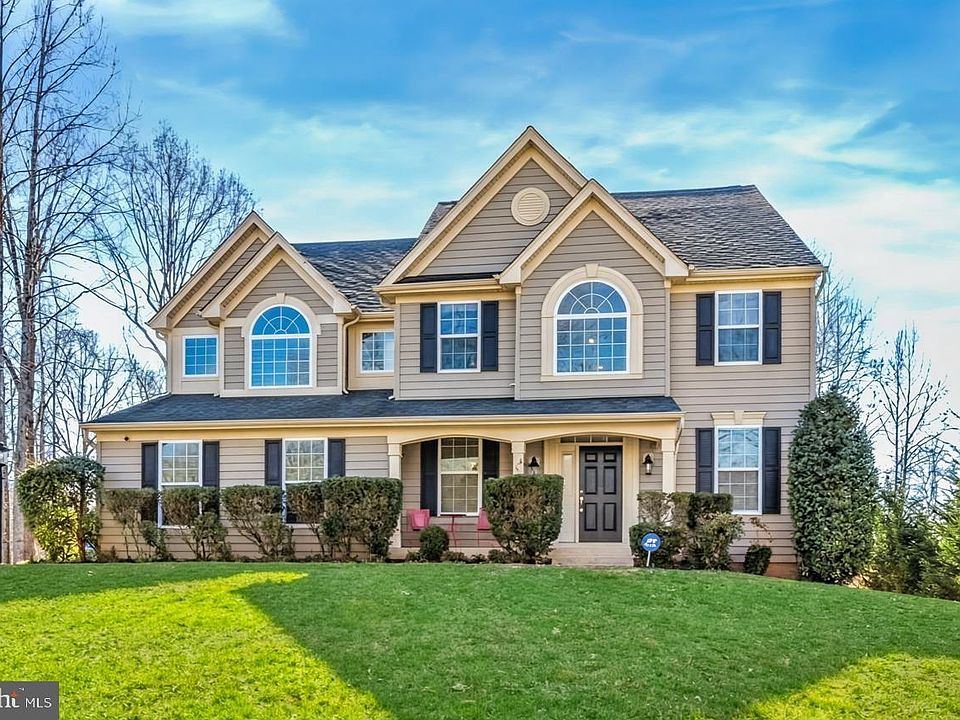 1st image of 220 Donovan Ln