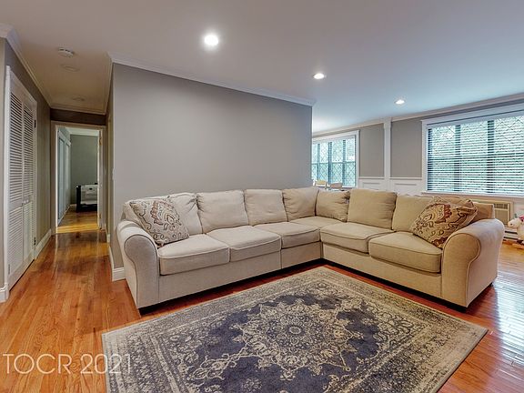 4th image of 758 Sierra Vista Ln