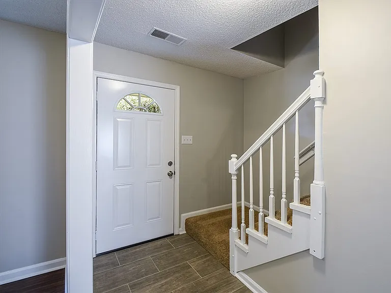 3046 Ridgeway Rd — Photo 3