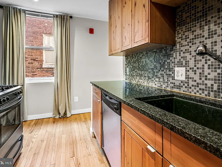 18 E Madison St #4 — Photo 21