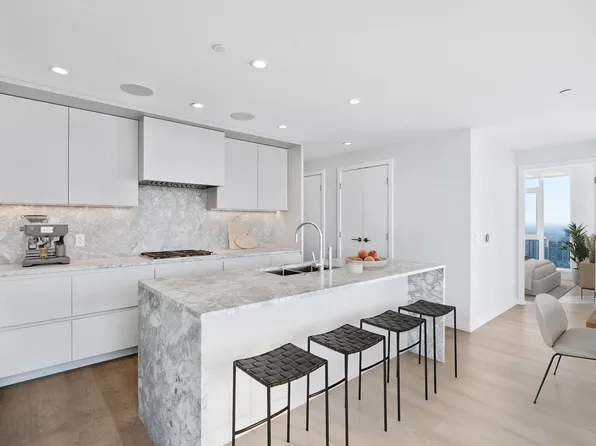 7418 Paulson St #1506, Vancouver, BC V6P 0K2