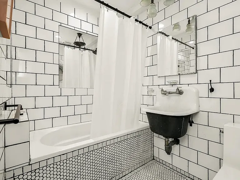 260 W 25th St #2 — Photo 16