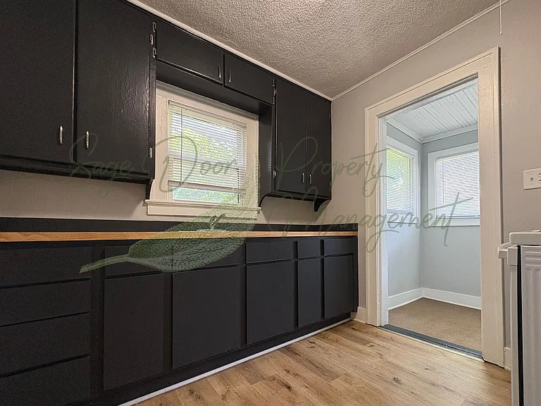 303 N Huttig Ave — Photo 7