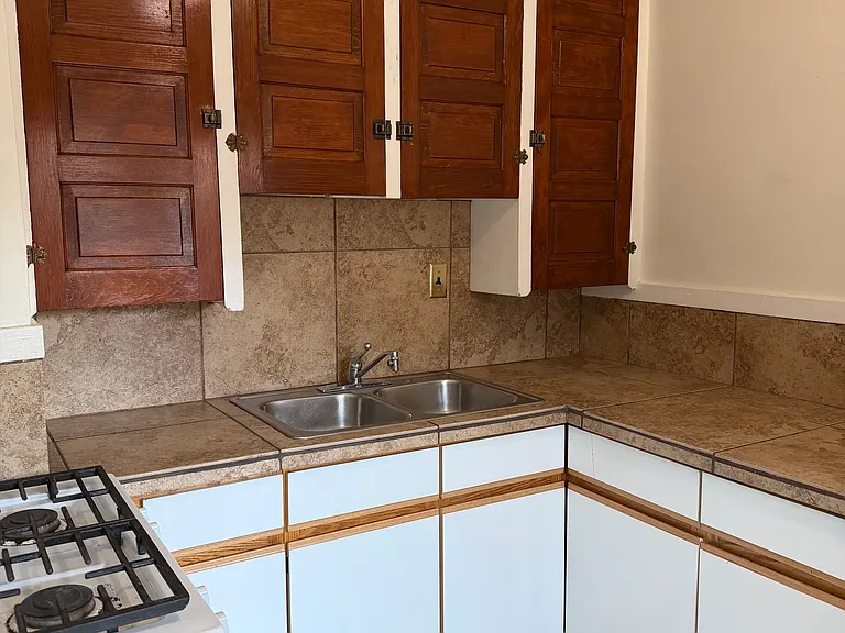 1052 Beaconsfield Ave — Photo 18