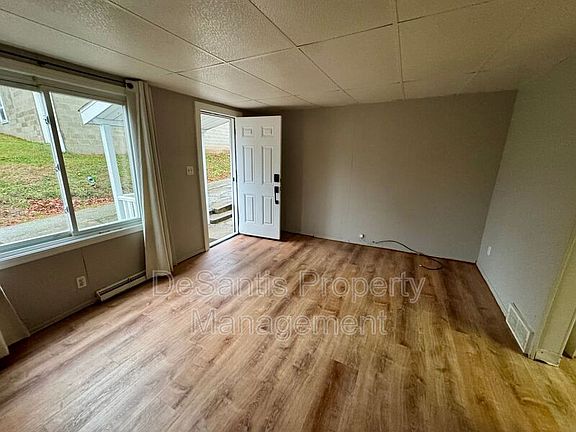 4th image of 474 Spang Ave