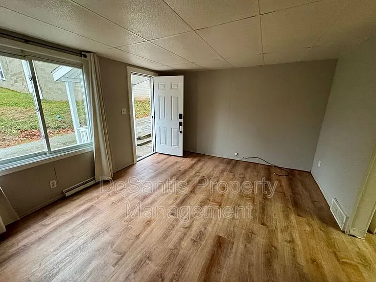 474 Spang Ave — Photo 4