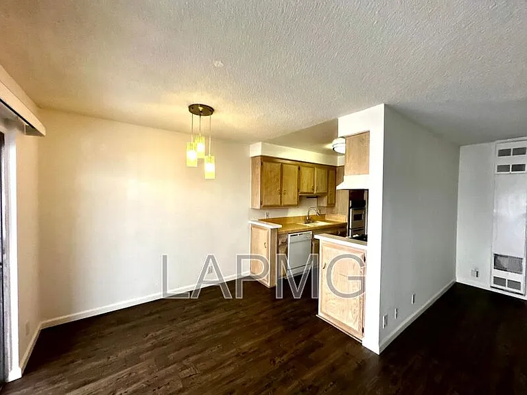 828 4th St #104 — Photo 3