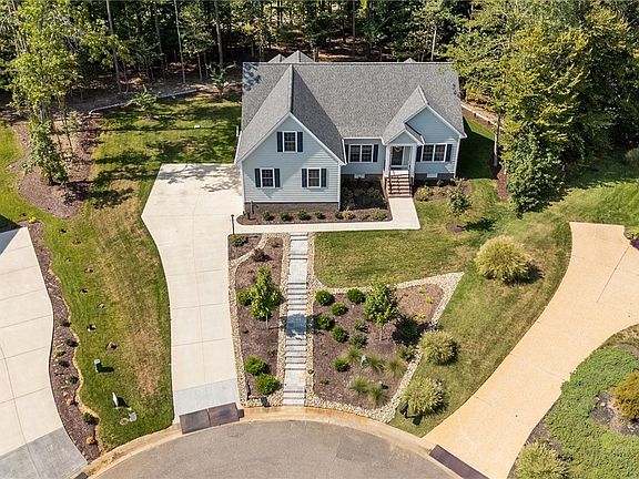 2nd image of 5830 Chaucer Park