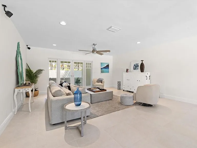 1635 Seabreeze Blvd — Photo 22