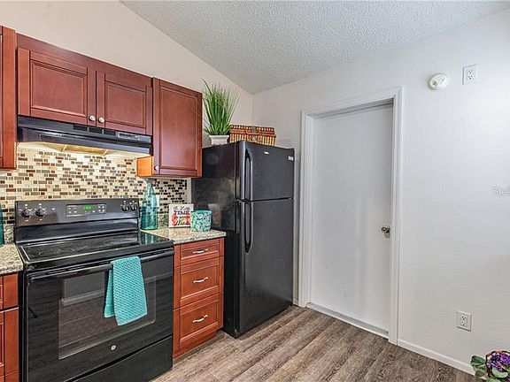3rd image of 3251 Hibiscus Dr