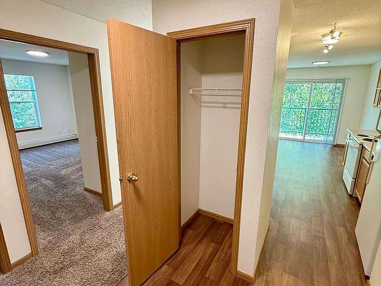 Ashwood Birchwood Apartments — Photo 13