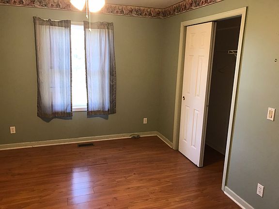 5th image of 2608 S Pine Grove St