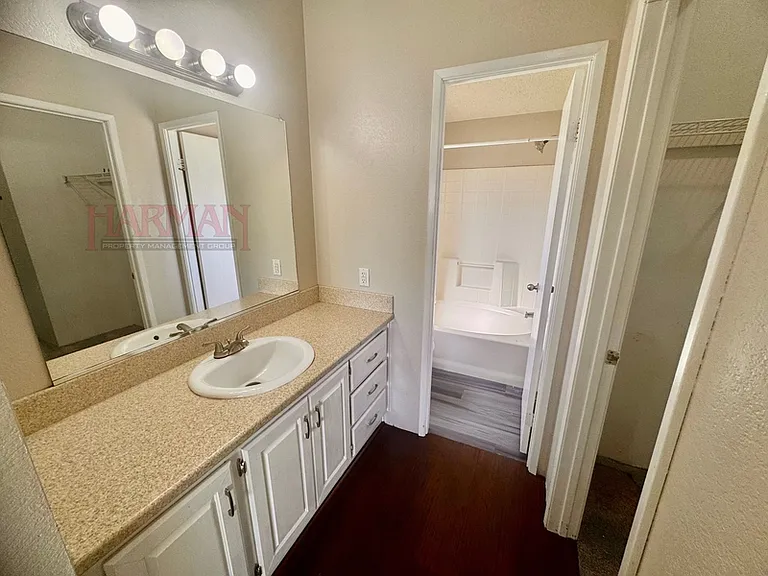 863 S Artesian Rd — Photo 9