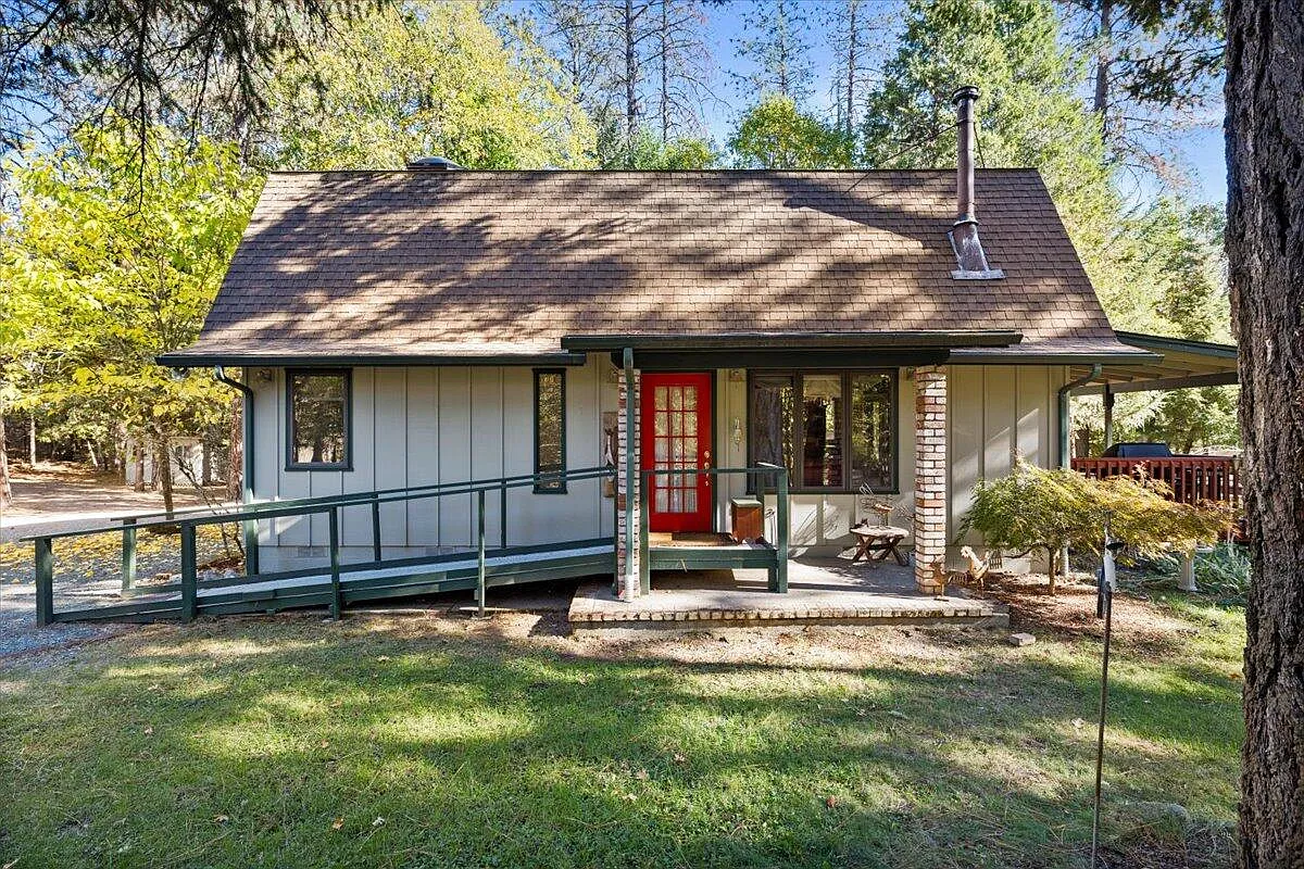 3111 Russell Rd photo 1