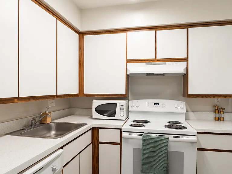 2396 Leslie Cir — Photo 24