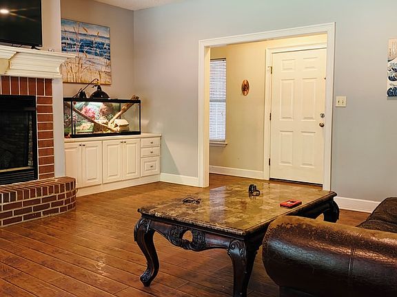 2nd image of 214 Churchill Cir