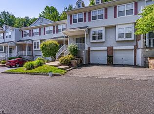 13 Primrose Ln, Mount Arlington, NJ 07856