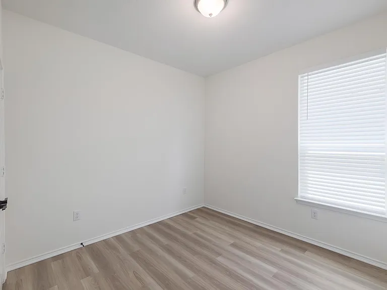 7807 Lawford Ct — Photo 13