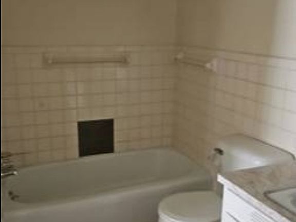 2nd image of 323 W 9th Ave