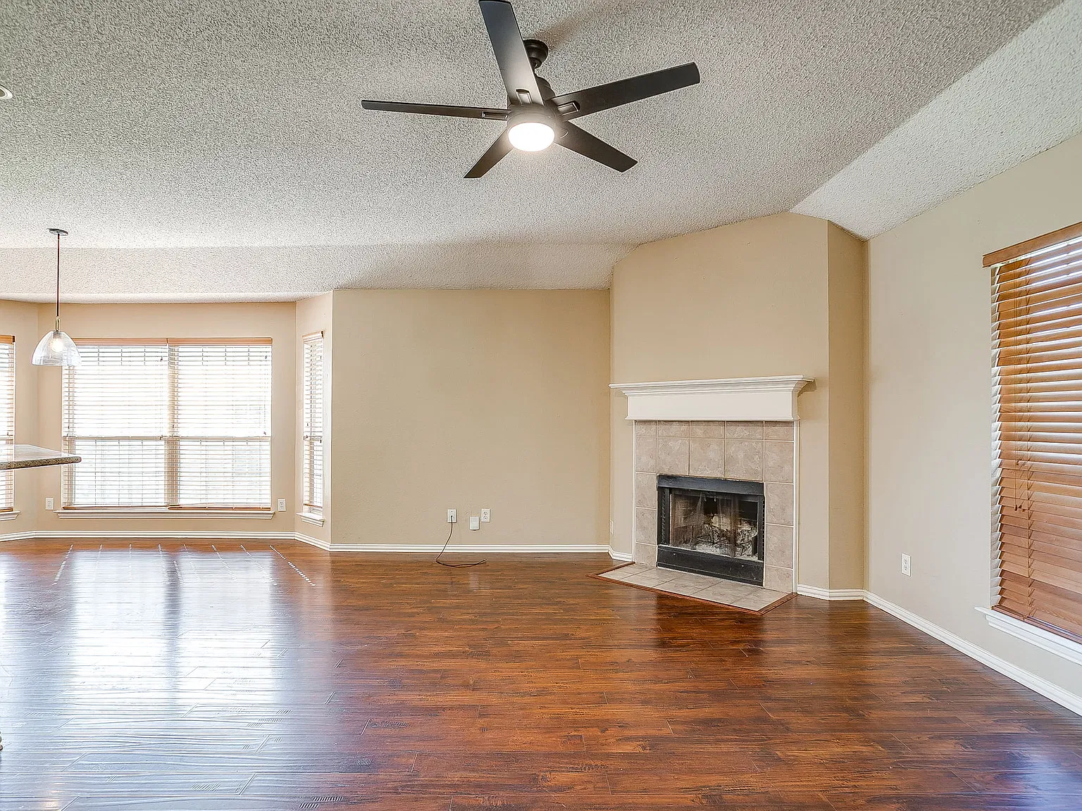 3 bed, 1754 sqft, $2,495 — Photo 4