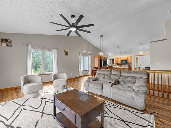3rd image of 518 Tulip Ct