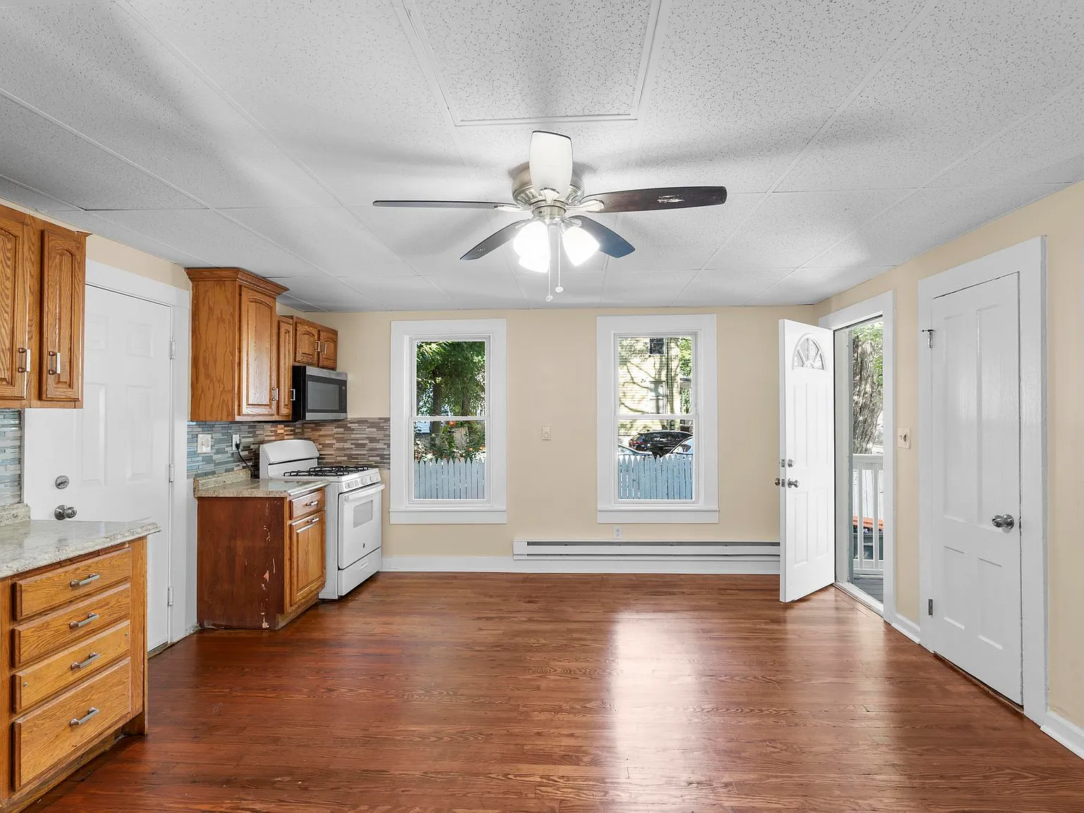 3 bed, 1000 sqft, $1,450 — Photo 3