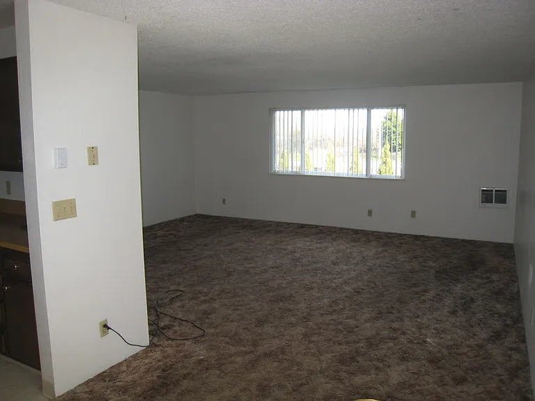 Lynda Vista Duplexes — Photo 23