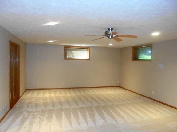 5th image of 7449 Laura Lynn Ct
