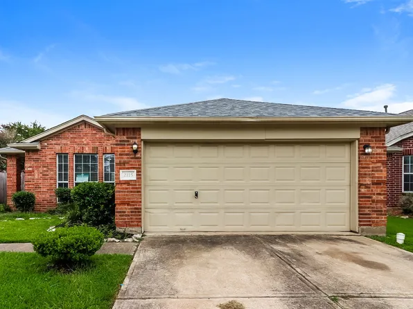 2115 Beacon Light Ln, Fresno, TX 77545