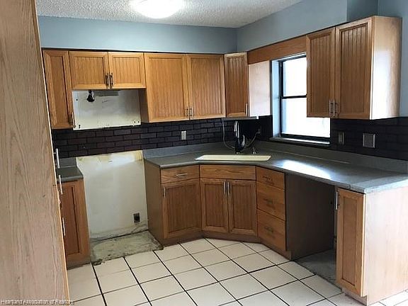 2nd image of 213 Farrell Dr NE
