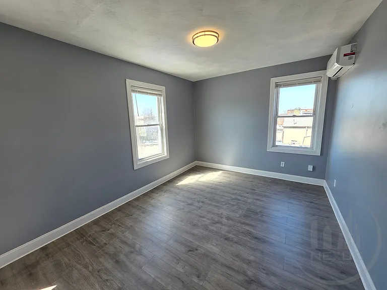  228 Atwells Ave 3rdflr 3b/1b Renovated! Greatlocale! Spacious! Prkg! — Photo 13