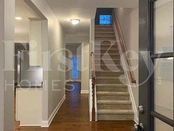 2nd image of 433 Melva Ln