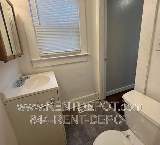 1329 E Illinois St — Photo 4