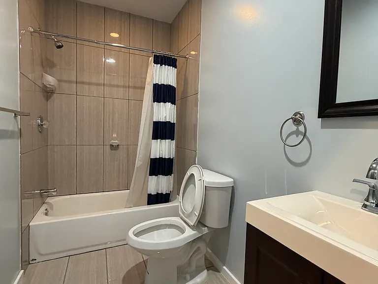 811 N Franklin St #301 — Photo 8