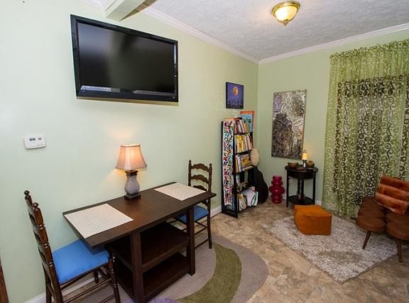 4th image of 203 E 13th St