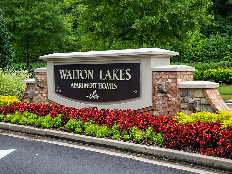 Walton Lakes Main Entrance