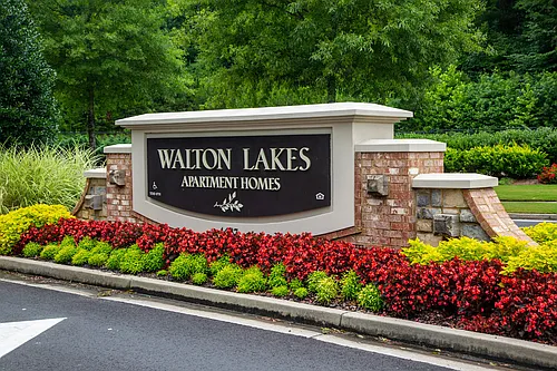 Walton Lakes Photo 1