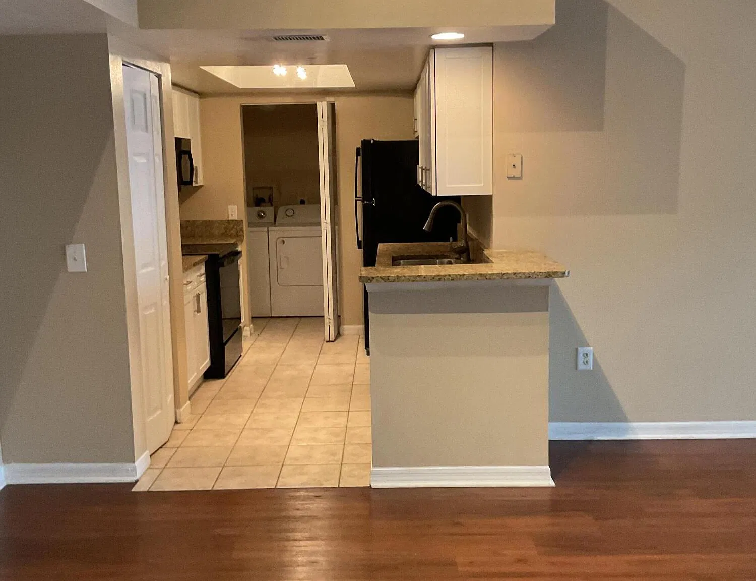 3 bed, 2.0 bath, 1204 sqft, $2,300 — Photo 4