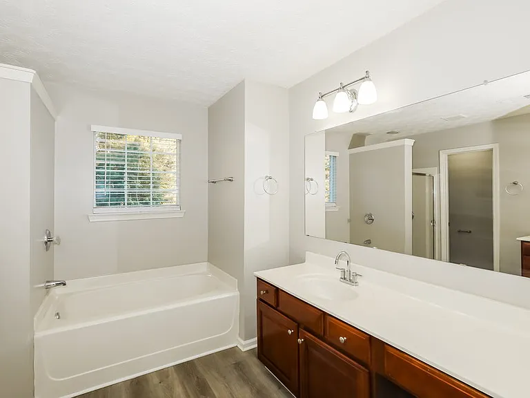 135 Greenland Dr — Photo 11