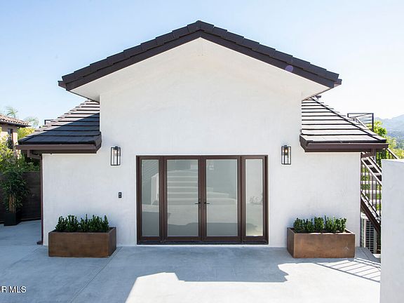 2nd image of 290 Lake Sherwood Dr
