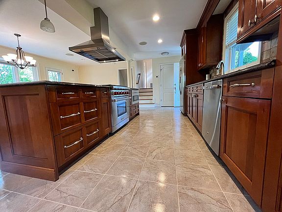 5th image of 2747 Wendell Ln
