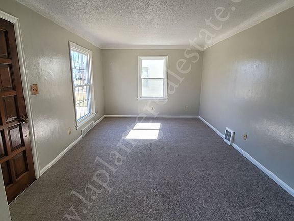 3rd image of 4405 Lyman Ave