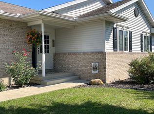818 Old Theater Dr, Vandalia, IL 62471
