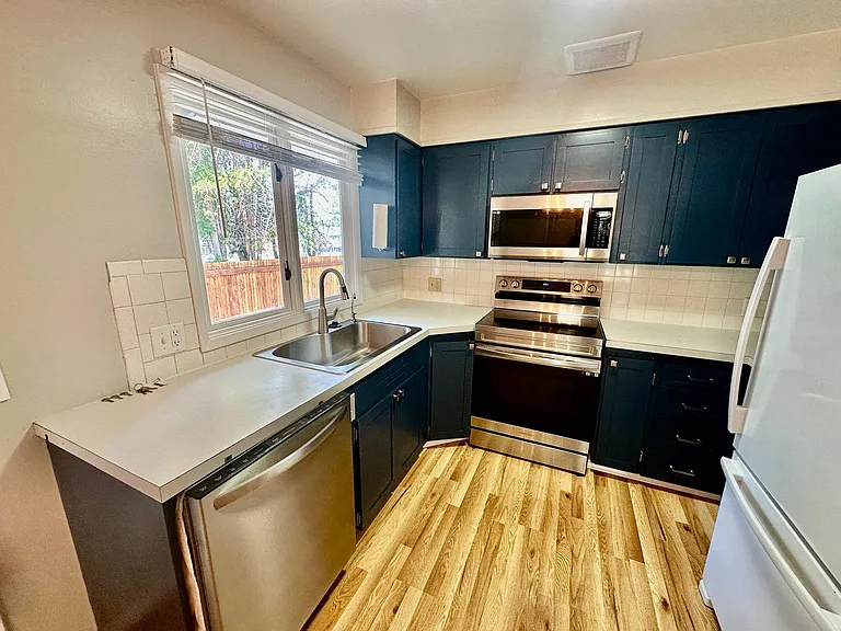 3907 E 11th Ave — Photo 7